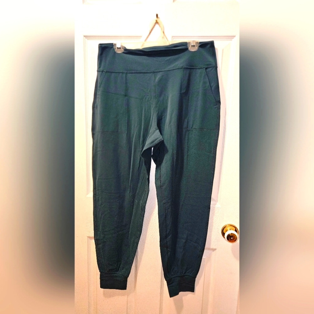 Lululemon align joggers in winter green